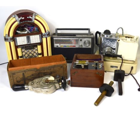 A collectors lot comprising a radio/cassette player modelled as a jukebox, a vintage Solid State 18 radio, a Goblin Teasmade 