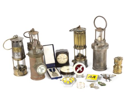 A group of collectables many of transportation interest, including AA motor badge WAGBI enamel badge,  MAA Association badge 