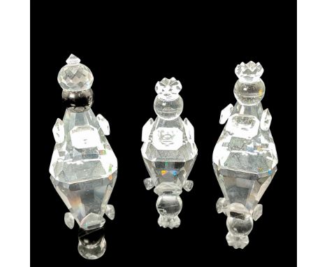 Rare and cherished, these three wise men freestanding ornaments, crafted from brilliant, faceted crystal, add an elegant touc