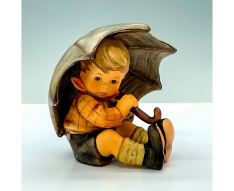 A figure of a young boy in a yellow jacket and black shorts while holding a gray umbrella over his head. Goebel Hummel backst