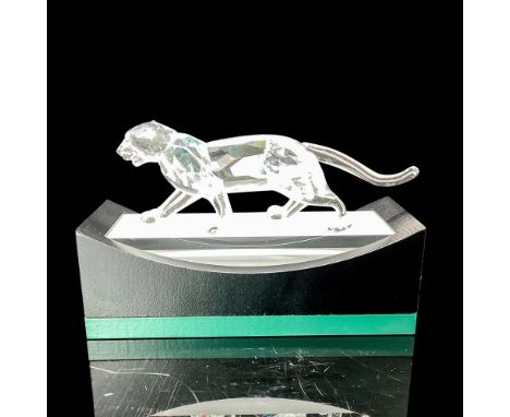 This striking Leopard was designed for the African Wildlife theme group with both smooth and faceted clear crystal. Etched Sw