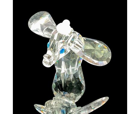 Dumbo is part of the Disney Collection and is an exclusive edition. He is made of clear crystal. In this edition dumbo had la