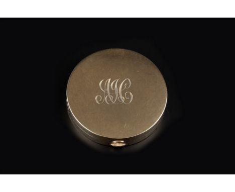 A 9CT GOLD CIRCULAR COMPACT, by Goldsmiths & Silversmiths Co Ltd, the lid with inset mirror, monogrammed, 5.4cm diameter, 48.