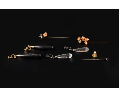 A COLLECTION OF ANTIQUE AND LATER JEWELLERY, comprising an 18ct gold gem set serpent ring, a pair of onyx ear pendants, a cor