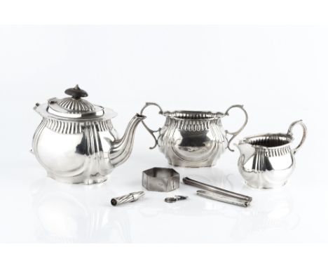 A LATE VICTORIAN SILVER THREE PIECE TEA SERVICE, of shaped outline, by Samuel Walton Smith, London 1899, teapot 13cm high (la