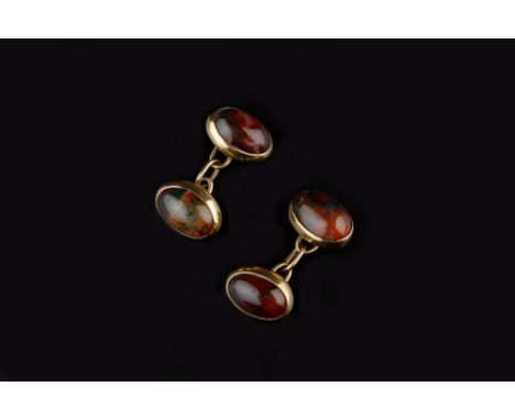 A PAIR OF MOSS AGATE CUFFLINKS, each oval agate cabochon in closed-back collet setting, on chain-link fittings, and a pair of