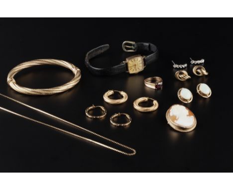 A COLLECTION OF JEWELLERY, comprising a 9ct gold hinged oval bangle, a pair of opal ear clips, stamped '10k', an oval shell c