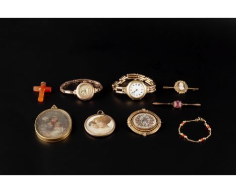 A SMALL COLLECTION OF JEWELLERY AND WATCHES, comprising a lady's 18ct gold cased wristwatch, with expanding brick-link bracel