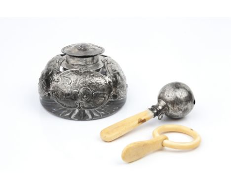 AN EDWARDIAN SILVER MOUNTED GLASS INKWELL, of domed form, repoussé decorated with cherubs and with hinged cover, by William C