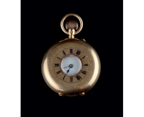 AN 18CT GOLD HALF HUNTER FOB WATCH, the white enamel dial with Roman numerals and blued steel hands, to a keyless wind ¾ plat