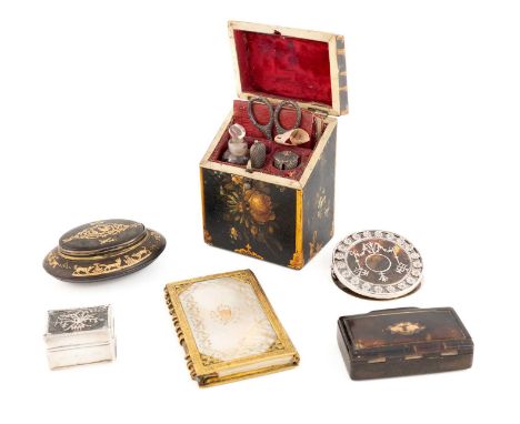 λ A mixed lot of objects of vertu, comprising: an 18th century gold inlaid tortoiseshell snuff box, with animals and birds, a