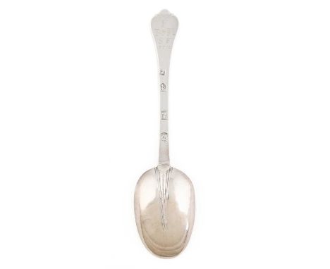 A William III silver Trefid spoon, by William Mathew, London 1698, oval bowl, the reverse with a raised rat-tail, the reverse
