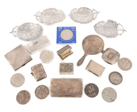 A mixed lot,comprising silver items: a George IV silver vinaigrette, by John Bettridge, Birmingham 1826, rectangular form, en