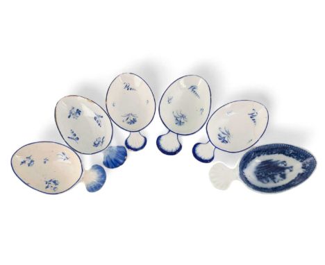 Six blue and white porcelain egg separating / caddy spoons, five decorated with flowers and one with an oriental scene, lengt