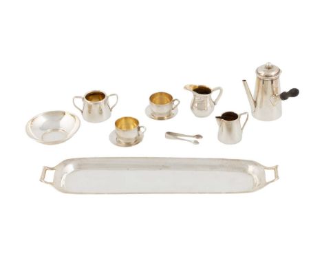 An Edwardian miniature silver coffee set and tray,by Saunders and Shepherd, Birmingham 1905 and 1906,comprising: a rectangula