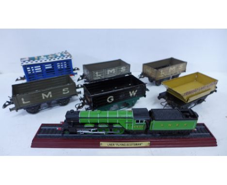 Tin plate O gauge model rail wagons and a stationary model Flying Scotsman 