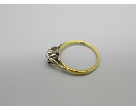 An Art Deco 18ct gold and diamond solitaire ring, 2.1g, K 