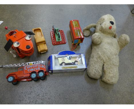 Toys; Corgi Major Toys Chipperfields Circus Lorry and Circus Animal cage, a Mamod hammer, a soft toy, etc. 