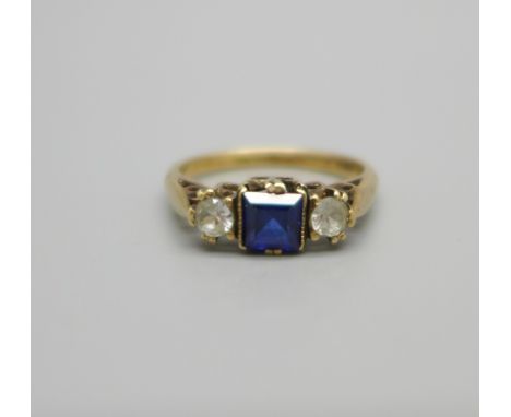 A 9ct gold ring set with a blue central stone and two white stones, 2.8g, N 