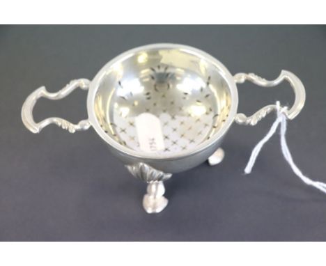 Britannia hallmarked silver Tea strainer & tripod stand, Chrichton Brothers London & New York