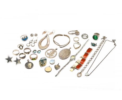 A 9CT WHITE GOLD WEDDING RING AND A GROUP OF MOSTLY SILVER JEWELLERY (29)The white gold wedding ring, ring size J, weight 1.9