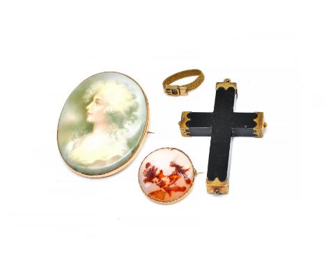 A GOLD MOUNTED MOSS AGATE BROOCH AND THREE FURTHER ITEMS (4)Comprising; a gold mounted oval ceramic brooch, decorated with th