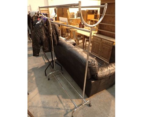 Chrome coat rail on castors L: 114 cm H: 168 cm