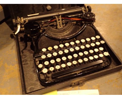 Early 20thC portable cased typewriter 