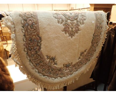 Light floral woolen rug 140 x 90 cm 