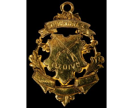 1st V B K.O.R.L.R. shooting award in 9ct gold, obverse central shield with crossed rifles above "1st Divn", a scroll above sh
