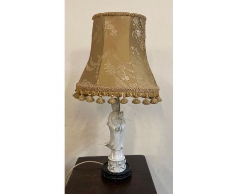 A Chinese style ceramic figurine table lamp 