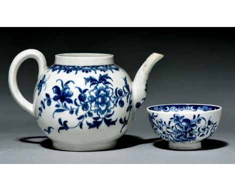 A Worcester teapot and tea bowl, c1770, painted in underglaze blue with the Mansfield pattern, teapot 95mm h, crescent mark  