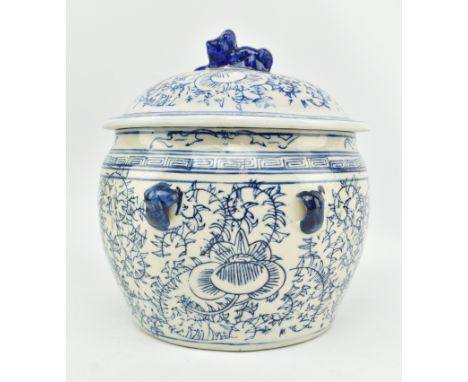 A 20th century transfer ware blue and white ceramic lidded jar. The jar decorated with abstract flowers and foliate design th
