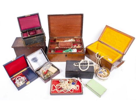 A COLLECTION OF VINTAGE WOODEN WORK OR JEWELLERY BOXES and contents therein to include costume brooches, necklaces, earrings 