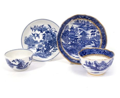 A 18TH CENTURY WORCESTER BLUE AND WHITE PORCELAIN TEA BOWL AND SAUCER with fence pattern, c.1765 together with an 18th centur