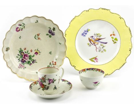 A WORCESTER PORCELAIN TEA BOWL AND SAUCER decorated with coloured flowers to the inside rim and outside, as well as rim of pl