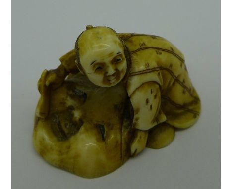 A carved ivory netsuke