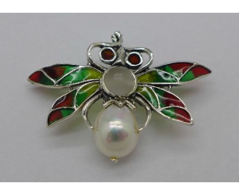 A 925 silver and pearl bee brooch