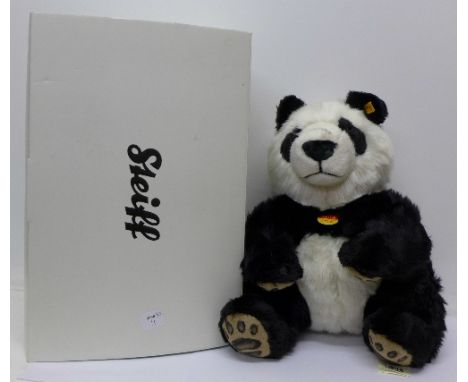 A Steiff panda, Manschili, boxed