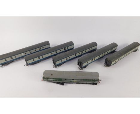A Hornby dublo British Railways diesel locomotive, D5572, green livery, and five Lima guards corridor coaches, (6).