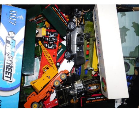 Die cast vintage and racing cars, lorry trailers and other vehicles, (AF).