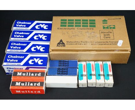 Stereo equipment - Collection of 17 vintage valves to include 2 Mullard EF86 (boxed and new), 2 Mullard ECL82 (boxed and new)