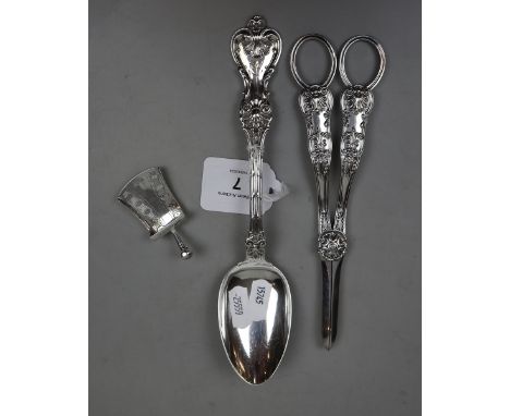 Silver spoon, silver caddy spoon &amp; silverplate grape scissors - Weight of silver approx 70g
