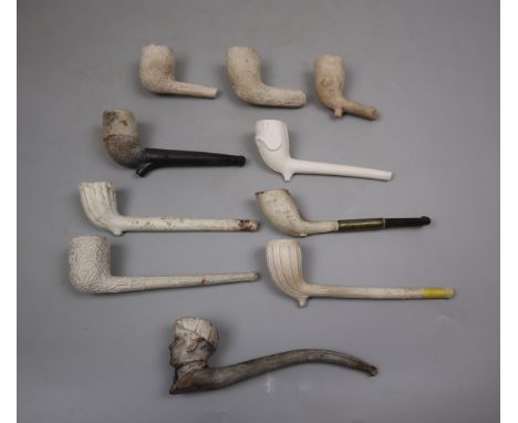 Collection of vintage clay pipes 