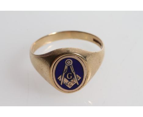 Gents 9ct gold Masonic ring with secret enamel Masonic compass swivel tablet, maker 'EJLd', ring size V/W, 4.5g. 