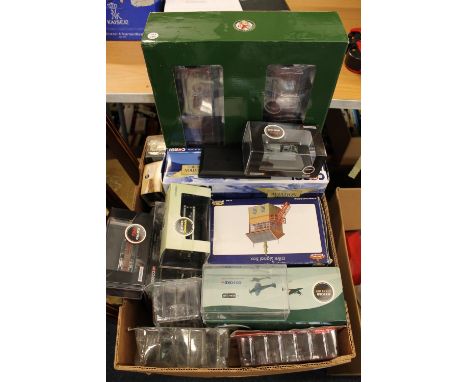 Toys and model railways to include Lionheart Trains O gauge 604 Suburban B 2 Coach set BR Launceston #2 Crimson, Bachmann Bra