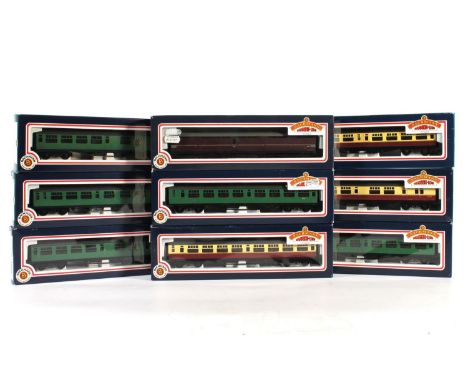 Bachmann Branchline OO gauge model railways to include nine coaches 34500 63' bulleid corridor open brake 2nd BR malachite gr