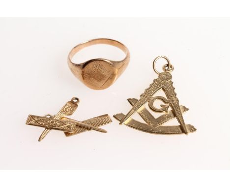 Masonic interest, a Gents 9ct gold signet ring with incised decoration of compass and square, ring size 4.2g a 9ct gold penda
