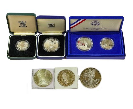 Mixed Silver Commemorative Coins, to include: Elizabeth II silver proof £2 1995 '50th Anniversary of the Second World War', i