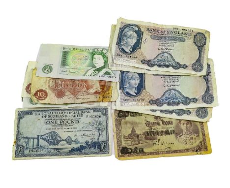 12 x British and World Banknotes, comprising: 4 x Bank of England £5 Series B, signed L.K. O'Brien, denomination in blue on r